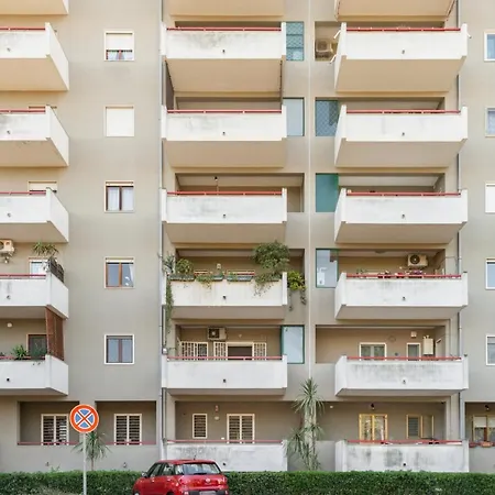 Appartement Guesthost - Roomy With Terrace & Parking *
