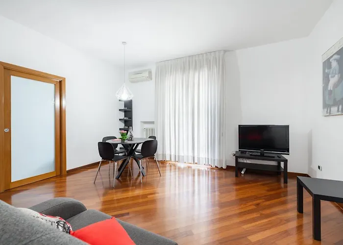 Guesthost - Roomy With Terrace & Parking Apartamento *