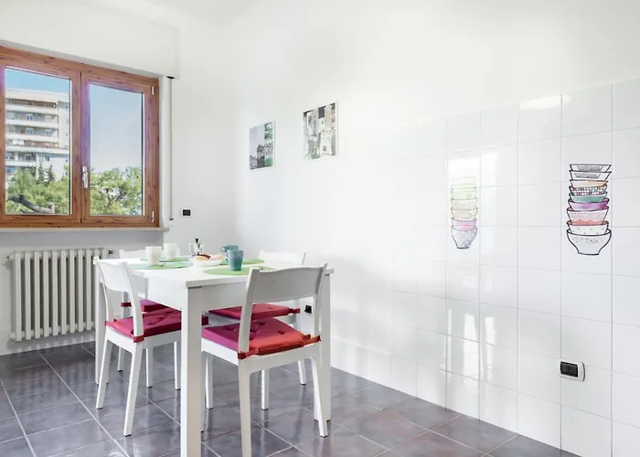 Guesthost - Roomy With Terrace & Parking Apartamento *