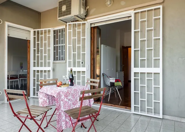 Guesthost - Roomy With Terrace & Parking Apartamento Bari